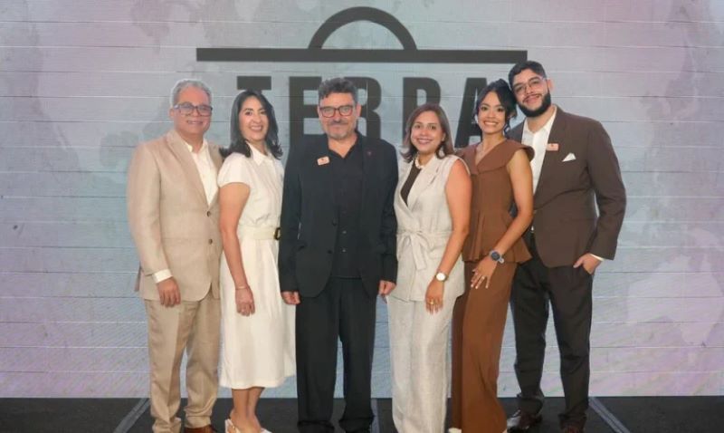 En este momento estás viendo Marca española Lendan Cosmetics rinde tributo a la cultura dominicana con el lanzamiento de un innovador tratamiento capilar a base de Mamajuana