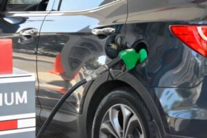 Lee más sobre el artículo Gobierno congela precios de los combustibles