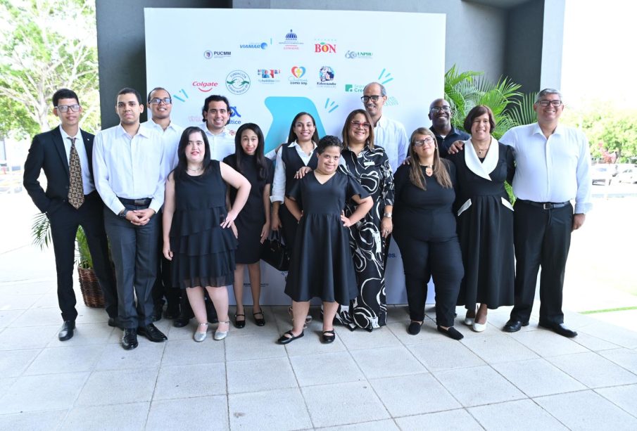 En este momento estás viendo Abraza y UNPHU celebran primera graduación de jóvenes y adultos con discapacidad y neurodiversidad